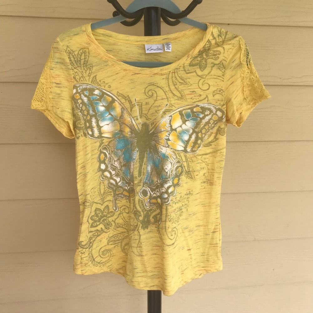 Kim Rogers yellow tee shirt